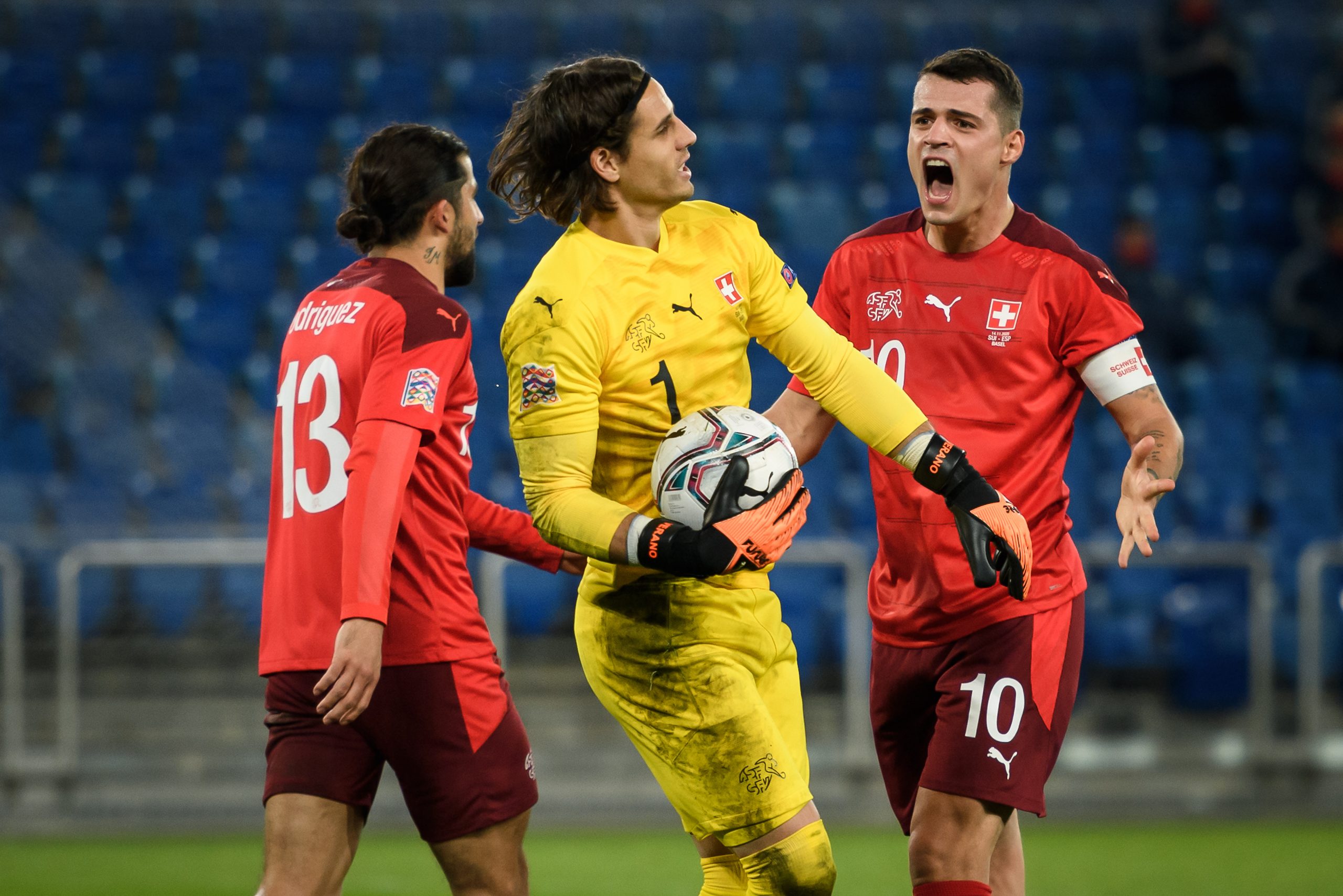 Против швейцарии. Yann Sommer saves.